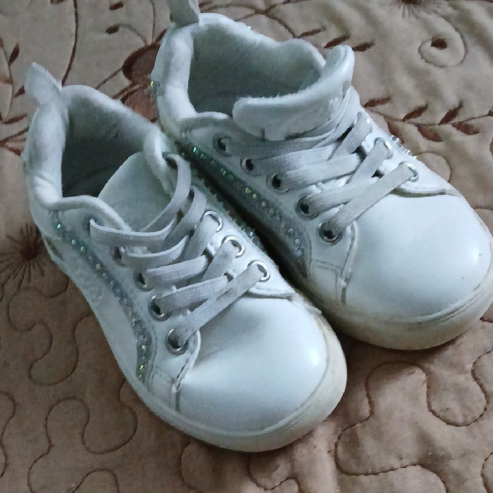 Vince Camuto White  Sneakers baby girl Size 7